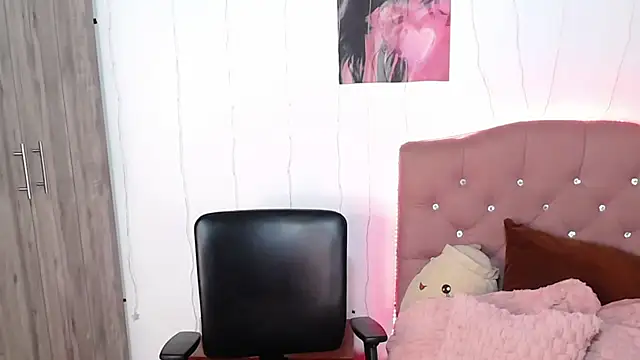 Snapshot of camy_doll chatting on March 21, 12:04 am camy doll online show from March 21, 12:04 am