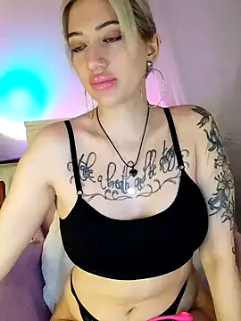 Snapshot of Fuck-Gina chatting on April 17, 9:51 pm Fuck-Gina online show from April 17, 9:51 pm