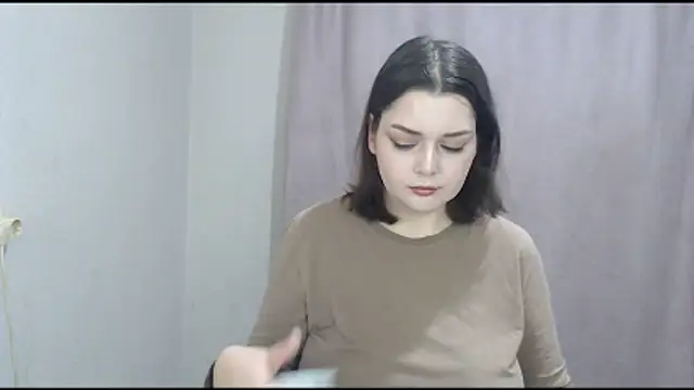 Snapshot of ohhhMie chatting on December 14, 12:43 pm ohhhMie online show from December 14, 12:43 pm