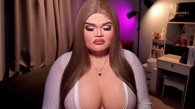 Snapshot of KarolinaThompson chatting on December 7, 6:59 pm KarolinaThompson online show from December 7, 6:59 pm
