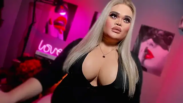 Snapshot of KarolinaThompson chatting on October 11, 8:40 pm KarolinaThompson online show from October 11, 8:40 pm