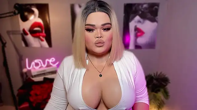 Snapshot of KarolinaThompson chatting on October 22, 5:56 pm KarolinaThompson online show from October 22, 5:56 pm