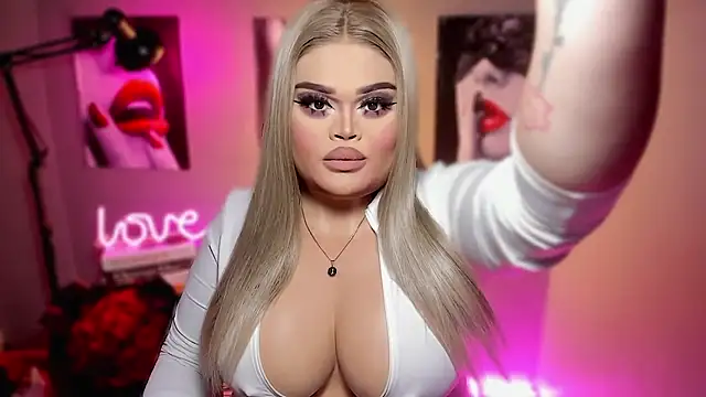 Snapshot of KarolinaThompson chatting on January 14, 7:47 am KarolinaThompson online show from January 14, 7:47 am