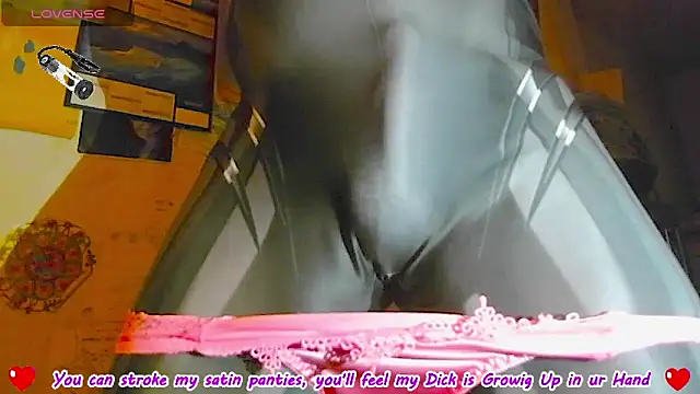 Snapshot of sexypenis75 chatting on October 31, 10:55 pm sexypenis75 online show from October 31, 10:55 pm