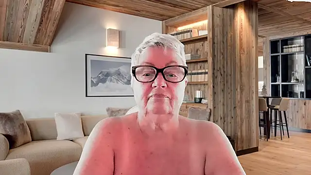 GrannyChrissy68 online show from February 14, 1:30 pm