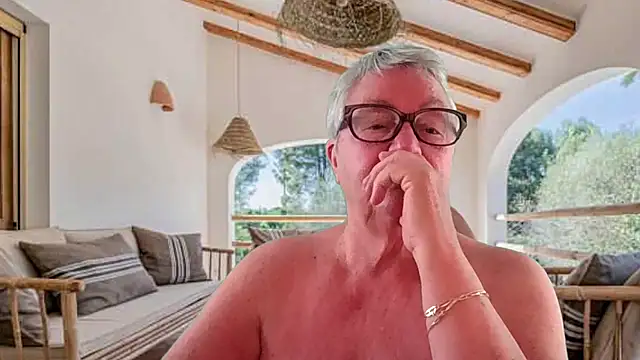 GrannyChrissy68 online show from April 26, 1:42 pm