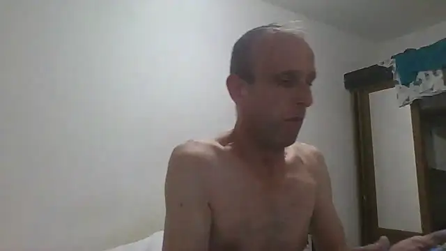 Snapshot of Hunzi123 chatting on July 6, 12:18 am Hunzi123 online show from July 6, 12:18 am