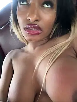 Snapshot of NicoleCocksXXX chatting on March 5, 8:32 pm NicoleCocksXXX online show from March 5, 8:32 pm