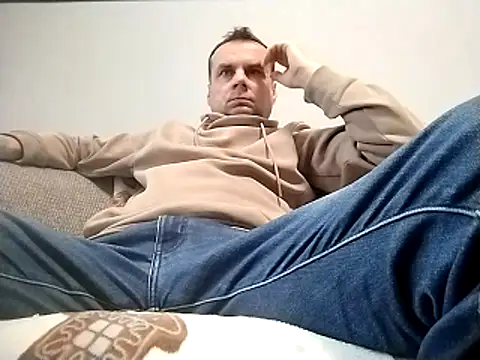 Snapshot of grzes19763 chatting on December 23, 9:51 am grzes19763 online show from December 23, 9:51 am