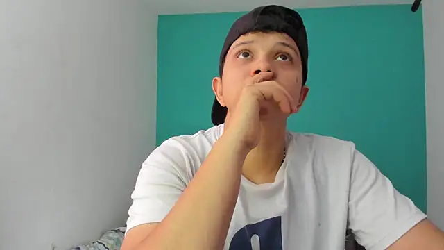 alex-queen- online show from November 1, 6:54 pm