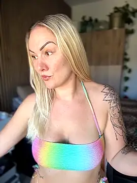 Snapshot of NastyMilf_ chatting on March 30, 8:15 am NastyMilf online show from March 30, 8:15 am