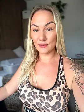 Snapshot of NastyMilf_ chatting on April 9, 8:42 am NastyMilf online show from April 9, 8:42 am