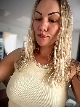 Snapshot of NastyMilf_ chatting on April 23, 9:52 am NastyMilf online show from April 23, 9:52 am