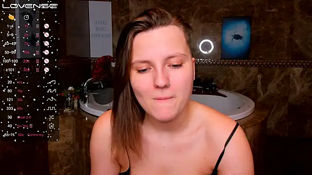 Snapshot of MelindaTin chatting on December 18, 7:47 am MelindaTin online show from December 18, 7:47 am