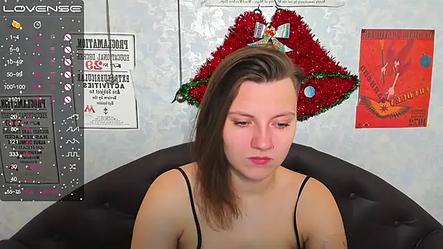 Snapshot of MelindaTin chatting on December 19, 1:28 am MelindaTin online show from December 19, 1:28 am