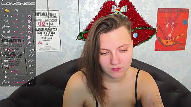 Snapshot of MelindaTin chatting on December 19, 4:34 am MelindaTin online show from December 19, 4:34 am