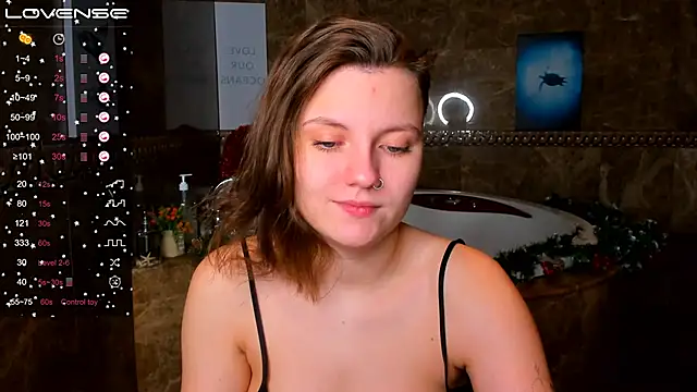 Snapshot of MelindaTin chatting on January 4, 1:31 am MelindaTin online show from January 4, 1:31 am