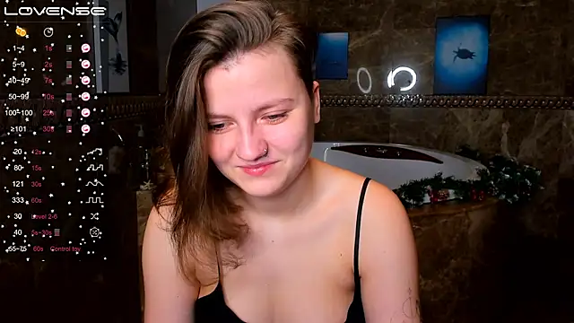 Snapshot of MelindaTin chatting on January 19, 1:32 am MelindaTin online show from January 19, 1:32 am