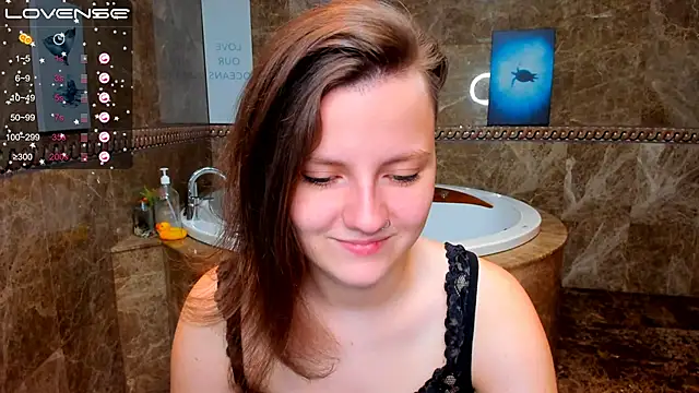 Snapshot of MelindaTin chatting on September 9, 1:05 am MelindaTin online show from September 9, 1:05 am