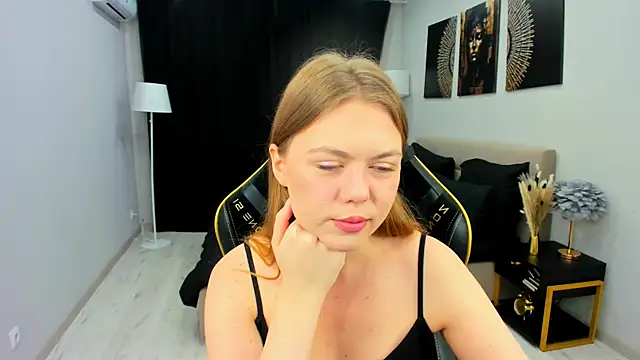 Strawberrye online show from November 11, 3:39 am