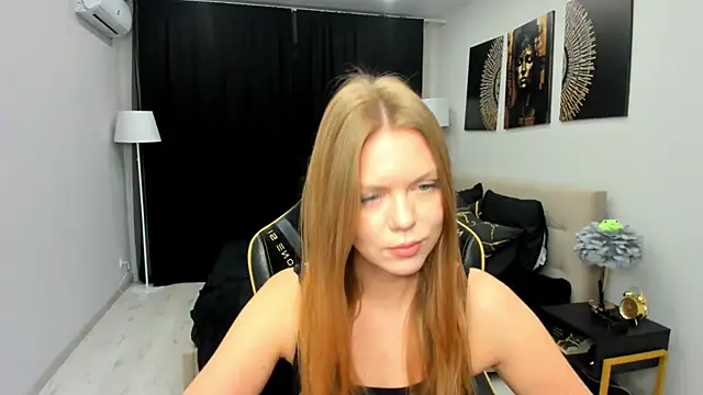 Strawberrye online show from March 4, 3:23 am