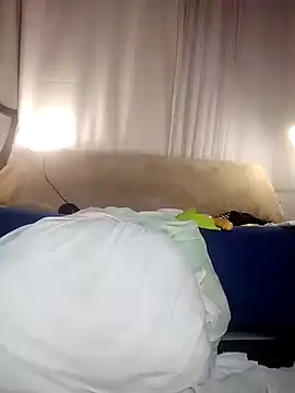 Snapshot of estrella_tasty chatting on March 9, 2:07 am estrella tasty online show from March 9, 2:07 am