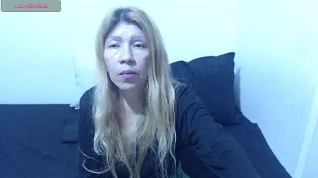 Dulce-Bella online show from May 8, 2:44 pm