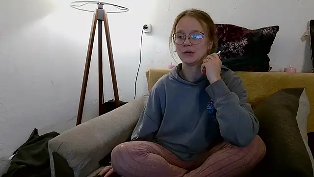 little-leni online show from January 16, 9:52 pm