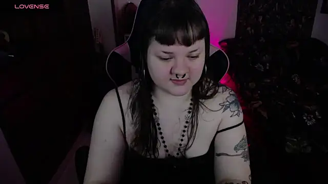 Snapshot of Bdsm_and_fries chatting on October 23, 10:30 pm Bdsm and fries online show from October 23, 10:30 pm