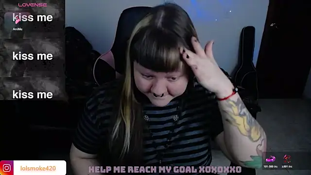 Snapshot of Bdsm_and_fries chatting on February 6, 11:41 pm Bdsm and fries online show from February 6, 11:41 pm