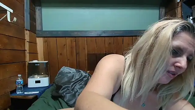 lisaxlovexxx online show from May 3, 1:44 am