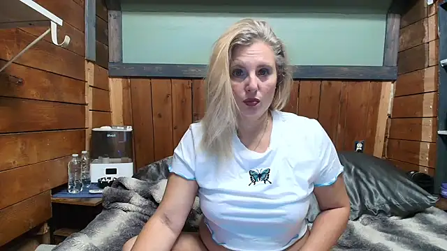 lisaxlovexxx online show from May 18, 6:14 pm