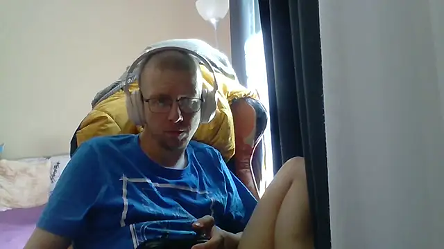Snapshot of David250692 chatting on May 27, 7:16 am David250692 online show from May 27, 7:16 am