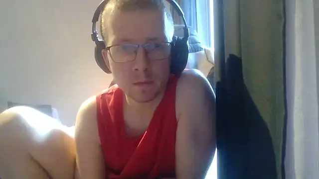 Snapshot of David250692 chatting on June 11, 9:40 am David250692 online show from June 11, 9:40 am