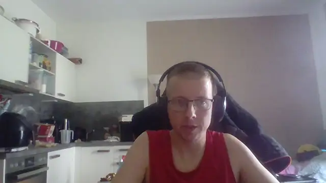 Snapshot of David250692 chatting on July 1, 10:50 am David250692 online show from July 1, 10:50 am