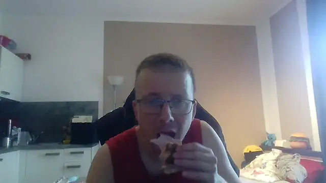 Snapshot of David250692 chatting on July 2, 6:30 am David250692 online show from July 2, 6:30 am