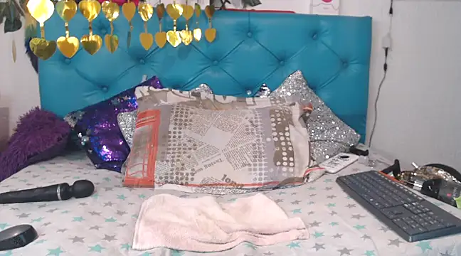 SARAWILLS online show from February 4, 4:39 pm