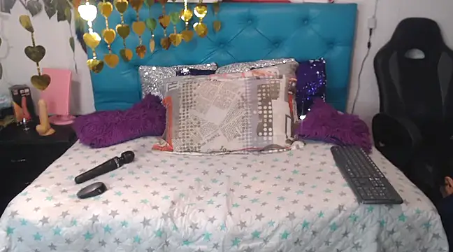 SARAWILLS online show from February 17, 1:10 pm