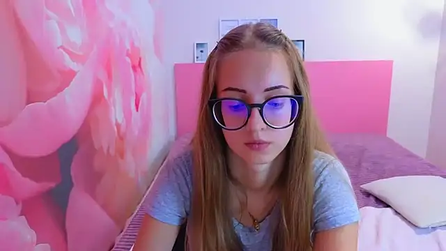 AliceAdams online show from October 6, 6:55 am