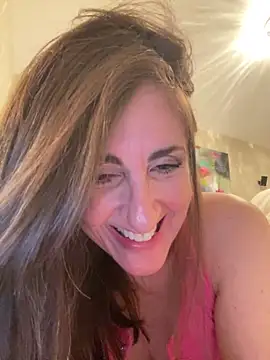 Snapshot of PreciousKittyXO chatting on December 4, 10:19 pm PreciousKittyXO online show from December 4, 10:19 pm