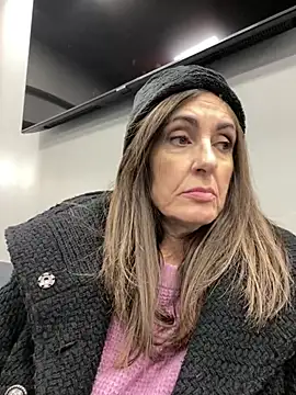 Snapshot of PreciousKittyXO chatting on December 18, 6:57 pm PreciousKittyXO online show from December 18, 6:57 pm