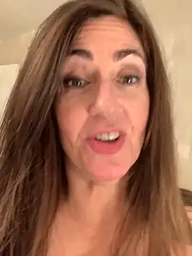 Snapshot of PreciousKittyXO chatting on January 6, 9:22 pm PreciousKittyXO online show from January 6, 9:22 pm