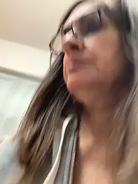 Snapshot of PreciousKittyXO chatting on January 8, 12:17 am PreciousKittyXO online show from January 8, 12:17 am