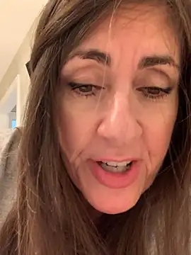 Snapshot of PreciousKittyXO chatting on February 4, 9:10 pm PreciousKittyXO online show from February 4, 9:10 pm