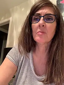 Snapshot of PreciousKittyXO chatting on February 5, 12:42 am PreciousKittyXO online show from February 5, 12:42 am