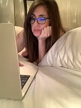 Snapshot of PreciousKittyXO chatting on February 5, 6:59 pm PreciousKittyXO online show from February 5, 6:59 pm