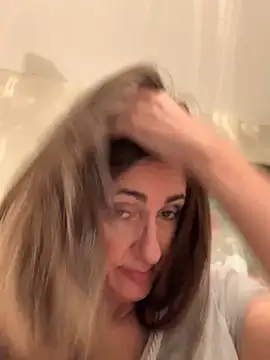 Snapshot of PreciousKittyXO chatting on February 7, 6:24 pm PreciousKittyXO online show from February 7, 6:24 pm