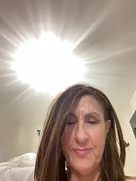 Snapshot of PreciousKittyXO chatting on April 4, 4:37 pm PreciousKittyXO online show from April 4, 4:37 pm