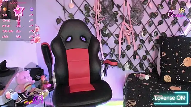 Snapshot of elise_mouris chatting on March 30, 4:02 am elise mouris online show from March 30, 4:02 am