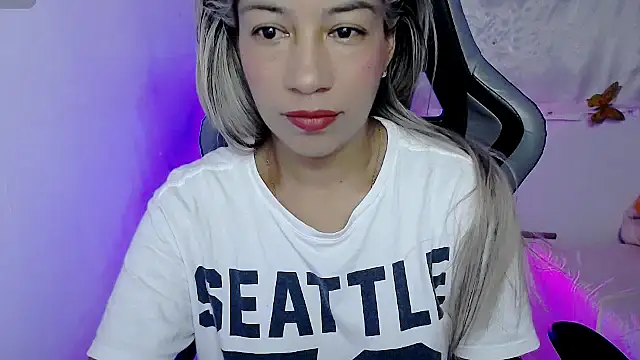 ninatiny online show from November 7, 9:42 am